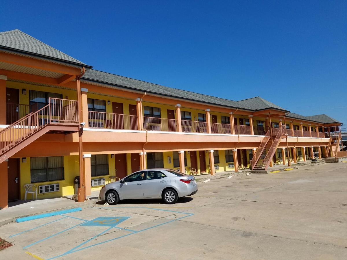 Heart Of Texas Motel Остин Екстериор снимка